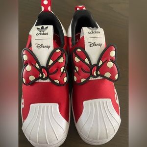 Adidas Disney Minnie Bow Superstar slip on size 2